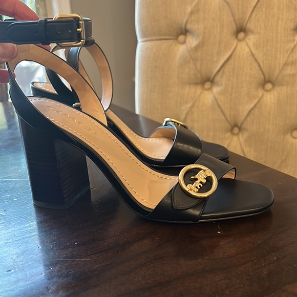 Coach Maddi sandal in unbelievably excellent condition! - Picture 16 of 16